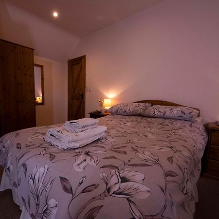 Polhilsa Farm Bed and Breakfast Callington Exteriör bild